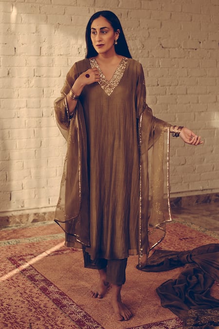 Sarang Kaur Sequin Scalloped Patterned Stole 