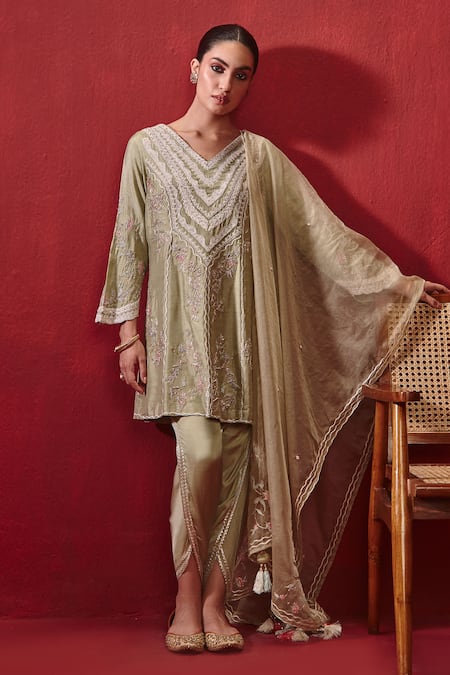 Ajiesh Oberoi Green Dupion Silk And Organza Embroidered Floral Kavya Short Kurta Dhoti Pant Set 