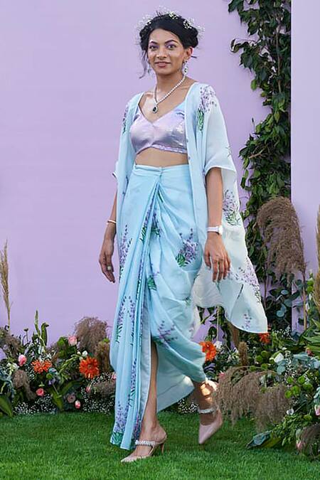 Blousevilla.com | Saree jacket designs, Designer saree blouse patterns,  Fashionable saree blouse designs