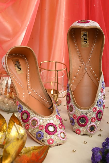 Miar Designs Valerie Floral Embroidered Juttis 