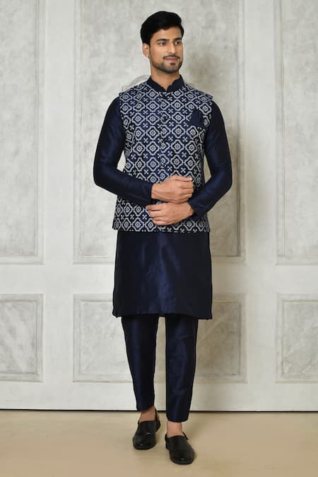 Samyukta Singhania Cotton Silk Bundi & Kurta Set 