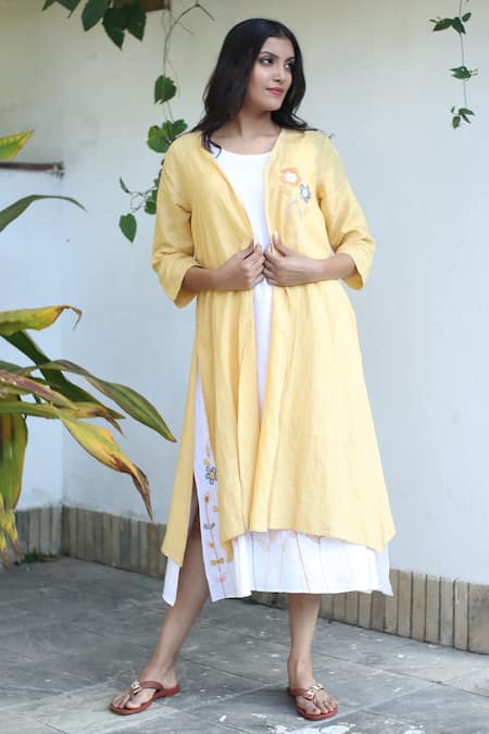 Linen Bloom Placement Embroidered Front Open Cape 