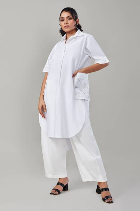 Ek Dhaaga White Poplin Embellished Floral Spread Collar Pocket Long Shirt 