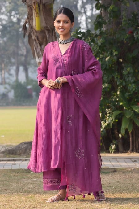 Buy Purple Chanderi Embroidered Threadwork V Neck Flowy Kurta Set For ...