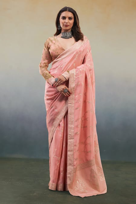 AFFROZ Floral Motifs Saree With Printed Blouse 