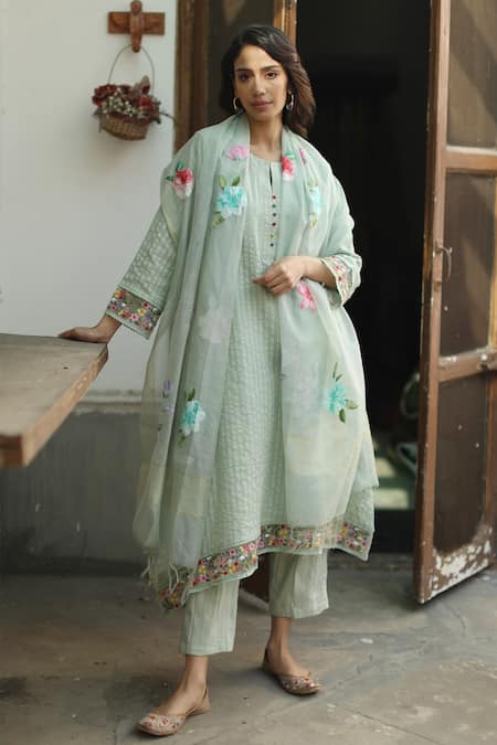 Begum Sharnaaz Asymmetric Hem Kurta Set 