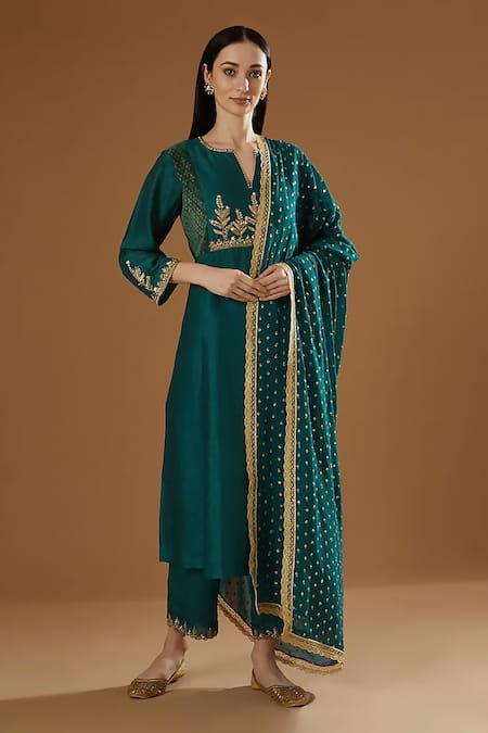 OMI Blue Cotton Embroidery Split V-neck Placement Flower Bloom Kurta Set 