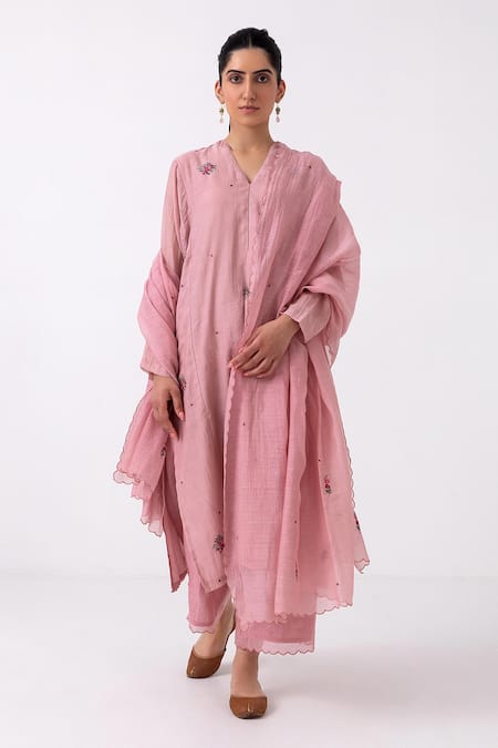 Label Shreya Sharma Pink Chanderi Embroidery V-neck Panelled Kurta Set 