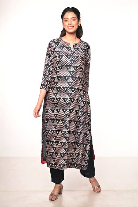 Soumodeep Dutta Blue Chanderi And Embroidery Triangle Notched Kurta & Pant Set 