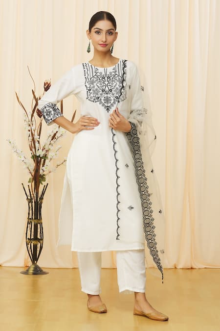 Samyukta Singhania White Cotton Blend Embroidered Floral Round Thread Kurta Set 