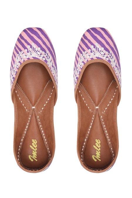 Imlee Jaipur Leheriya And Pittan Embroidered Juttis 