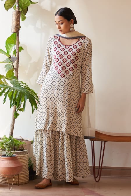 Rekha Agra Quatrefoil Print Straight Fit Kurta & Gharara Set 