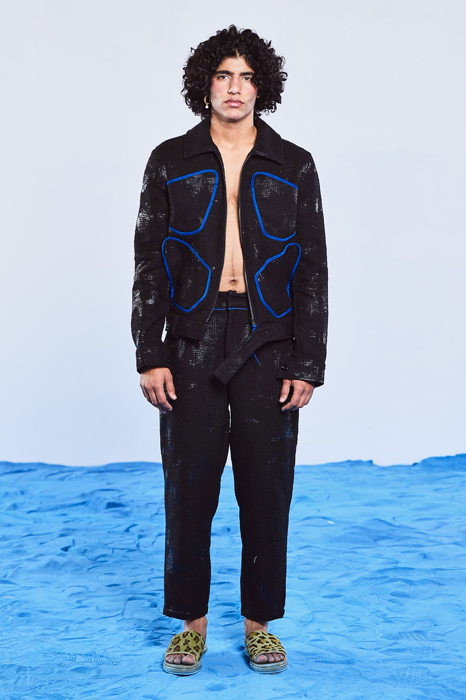 Buy Triune Black Handloom Cotton Foil Print Ethereal Jacket at Aza Fashions Buy_Triune_Black Handloom Cotton Foil Print Ethereal Jacket_at_Aza_Fashions