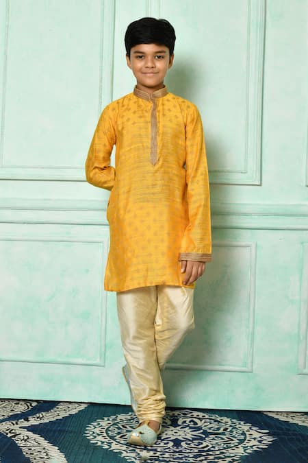 Arihant Rai Sinha Embroidered Kurta 