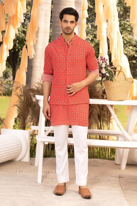 Chhavvi Aggarwal Floral Butti Print Bundi Kurta Set 