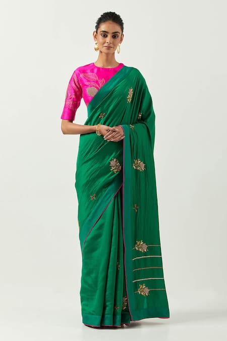 Label Earthen Green Chiniya Silk Embroidered Floral Round Suraiya Saree With Blouse 
