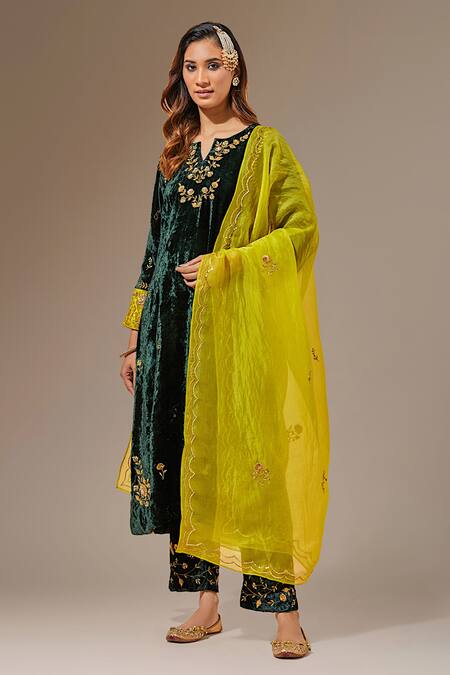 Anantaa by Roohi Velvet Embroidered Placement Kurta, Green, Floral, Velvet,  Notched, Three Quarter