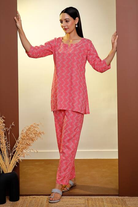 Pheeta Peach Cotton Printed Bandhani Notched Chevron Top And Pant Set 