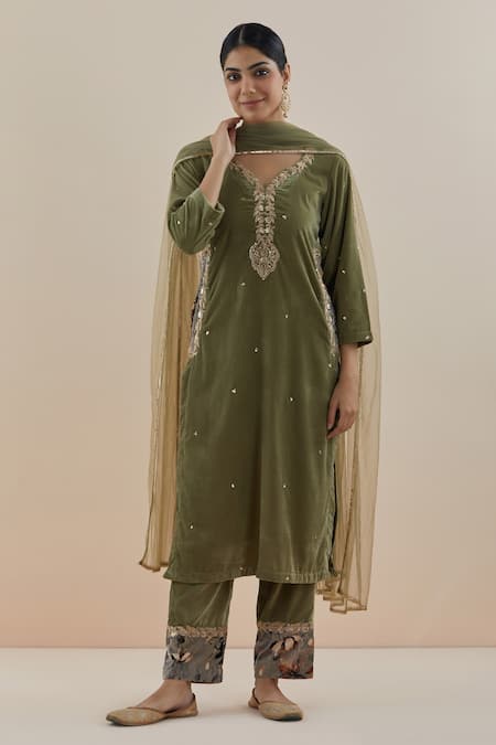 Makaan.51 Silk Velvet Embroidered Kurta Set  