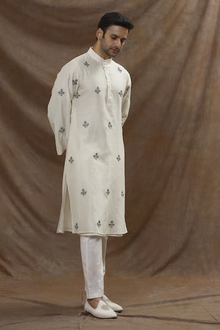 The Men's Kompany White Chanderi Silk Embroidered Thread Kurta 