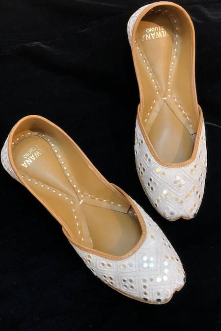 Cilwana Studio White Mirror Embroidered Juttis 