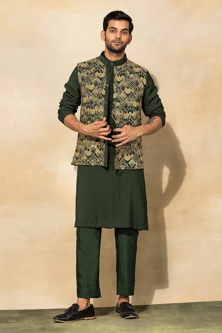 Diyarajvvir Geometric Embroidered Bundi & Kurta Set 