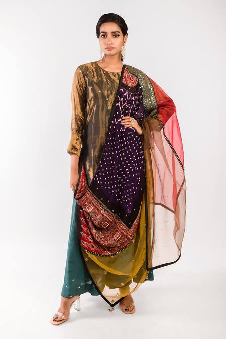 Buy Prahnaaya Dupatta Silk Organza, Kurta Handwoven Zari, Lining Soft Neck Set at Aza Fashions Buy_Prahnaaya_Dupatta Silk Organza, Kurta Handwoven Zari, Lining Soft Neck Set_at_Aza_Fashions