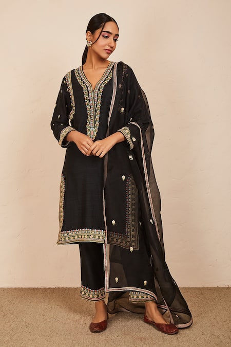 Sue Mue V-Neck Embroidered Kurta Pant Set 