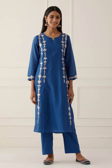 Kamaltaas Blue Chanderi Silk, Lining Mulmul Pittan Floral Embroidered Kurta And Pant Set