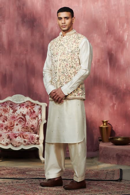 Weaver Story_Off White Chanderi, Chiffon Embroidery Chiniya Handwoven Booti Kurta Set _Online_at_Aza_Fashions