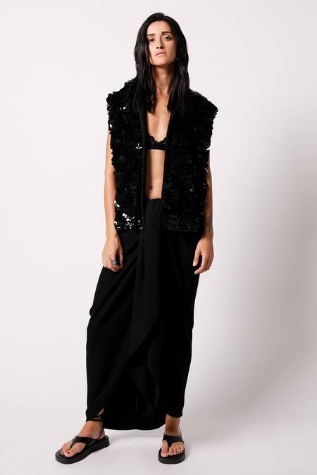 Buy 431-88 By Shweta Kapur Black Chiffon Tulum Draped Skirt at Aza Fashions Buy_431-88 By Shweta Kapur_Black Chiffon Tulum Draped Skirt_at_Aza_Fashions