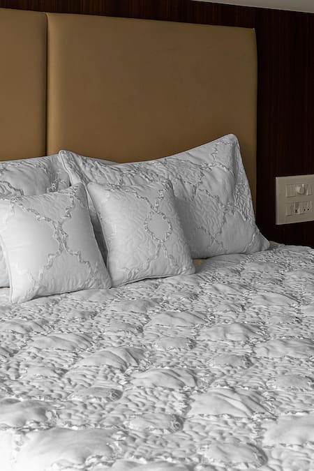 H2H White Linen Embroidered Anastasia Flower Bedcover Set