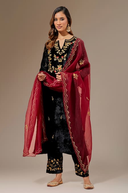 Anantaa By Roohi_Black Velvet Floral Notched Embroidered Placement Kurta _Online_at_Aza_Fashions