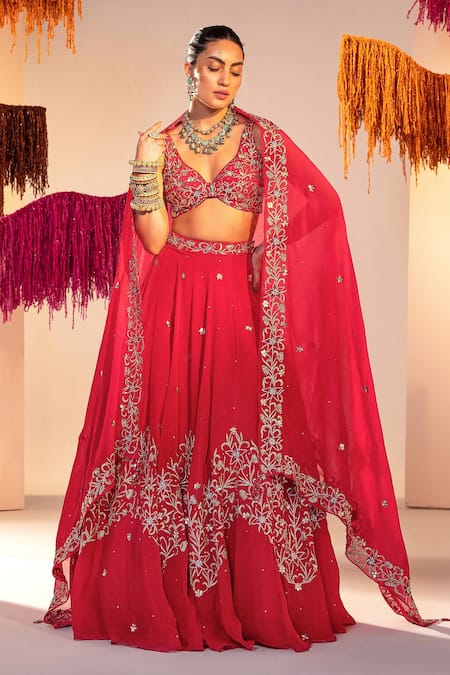 Buy Peach Tulle Embroidered Floral Sweetheart Neck Bridal Lehenga Set For  Women by Nitika Gujral Online at Aza Fashions.