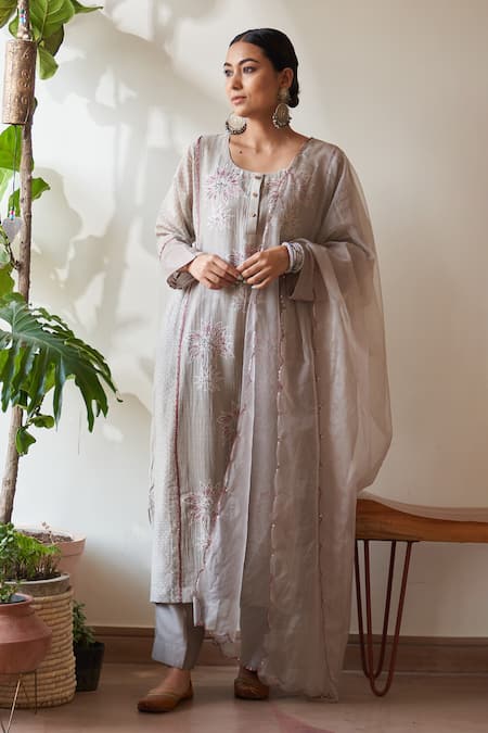 Rekha Agra Floral Embroidered Kurta Set 