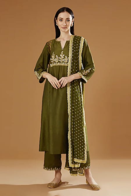 OMI Green Cotton Embroidery Split V-neck Placement Hand Kurta Set 
