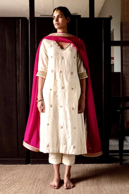 Shorshe Clothing Ivory Handloom Mulberry Silk And Chanderi Hand Embroidery Motif Kurta With Pant 