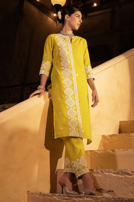 PREEVIN Mirrorwork Embellished Straight Kurta & Pant Set 