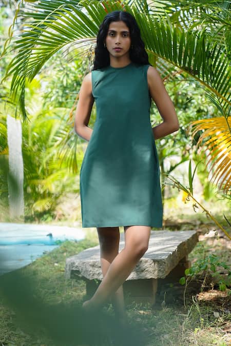 Vanaras - Green Organic Cotton Plain Round Avni Shift Dress For Women