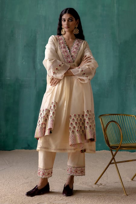 Amisha Kothari Vibha Embroidered Kurta Pant Set 