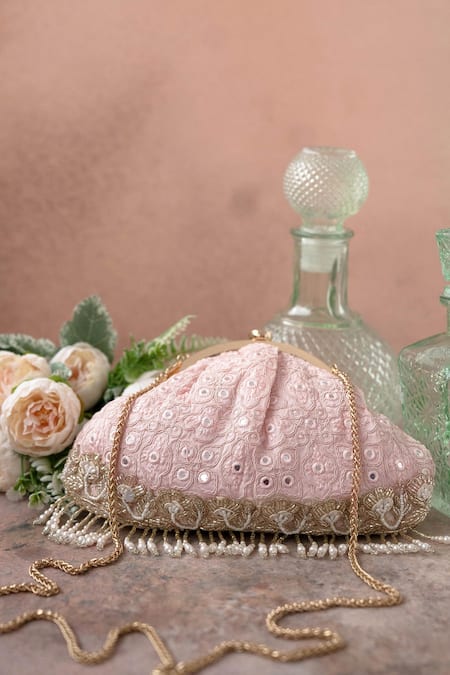 Daisy-Patterned Wallet / Pastel Pink & Cream Clutch / Floral Embossed  Design Handbag