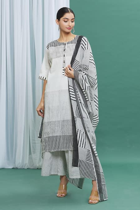 BANANA labs Straight Kurta Set 