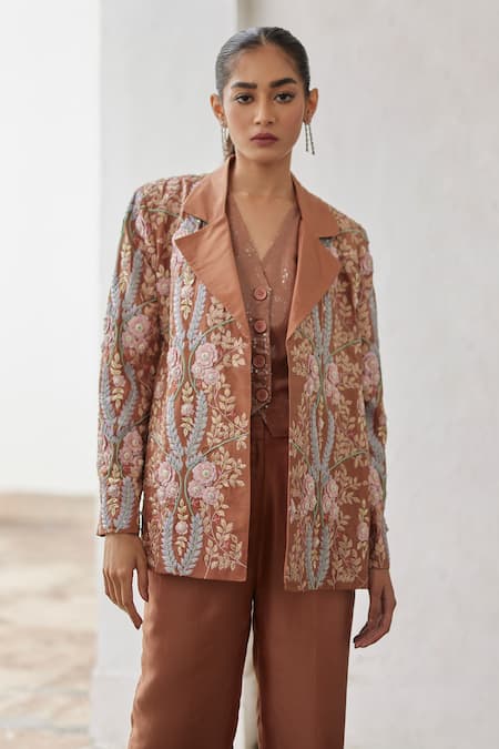 Betrue Floral Embroidered Jacket 