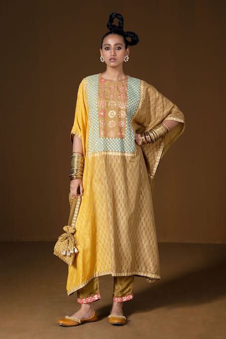 Pooja Rajgarhia Gupta Chakraphool Kaftan & Pant Set 