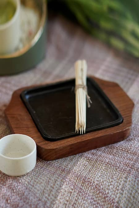 COURTYARD Black Raw Cast Iron Agaja Sizzler Plate With Sauce Bowl And Skewers