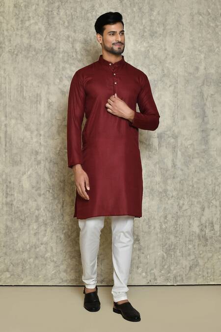 Naintara Bajaj Maroon Kurta Cotton Blend Solid Set 