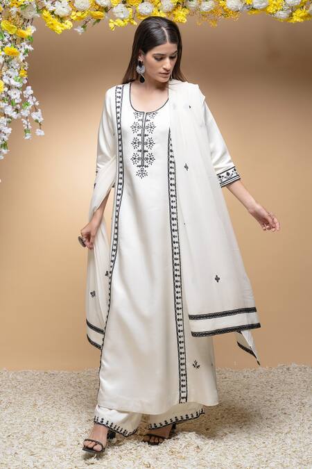 Sanjev Marwaaha Contrast Embroidered Kurta Set 