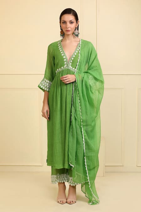 Buy_Neha Khullar_Green Chanderi Silk, Muslin Embroidery, Lace V-neck Neckline Kurta Set _Online_at_Aza_Fashions