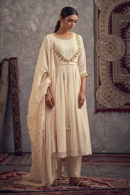 Hirika&Dhruti Floral Hand Embroidered Anarkali Set 