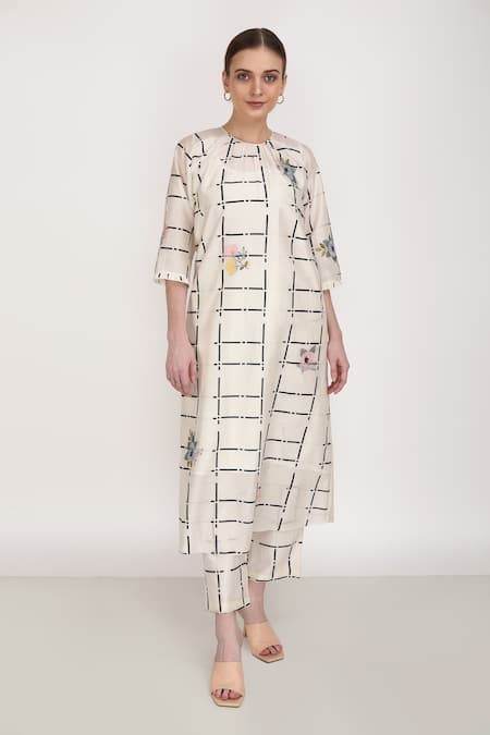 Arcvsh By Pallavi Singh Ivory Chanderi Round Neck Geometric And Floral Bloom Print Kurta With Pant 